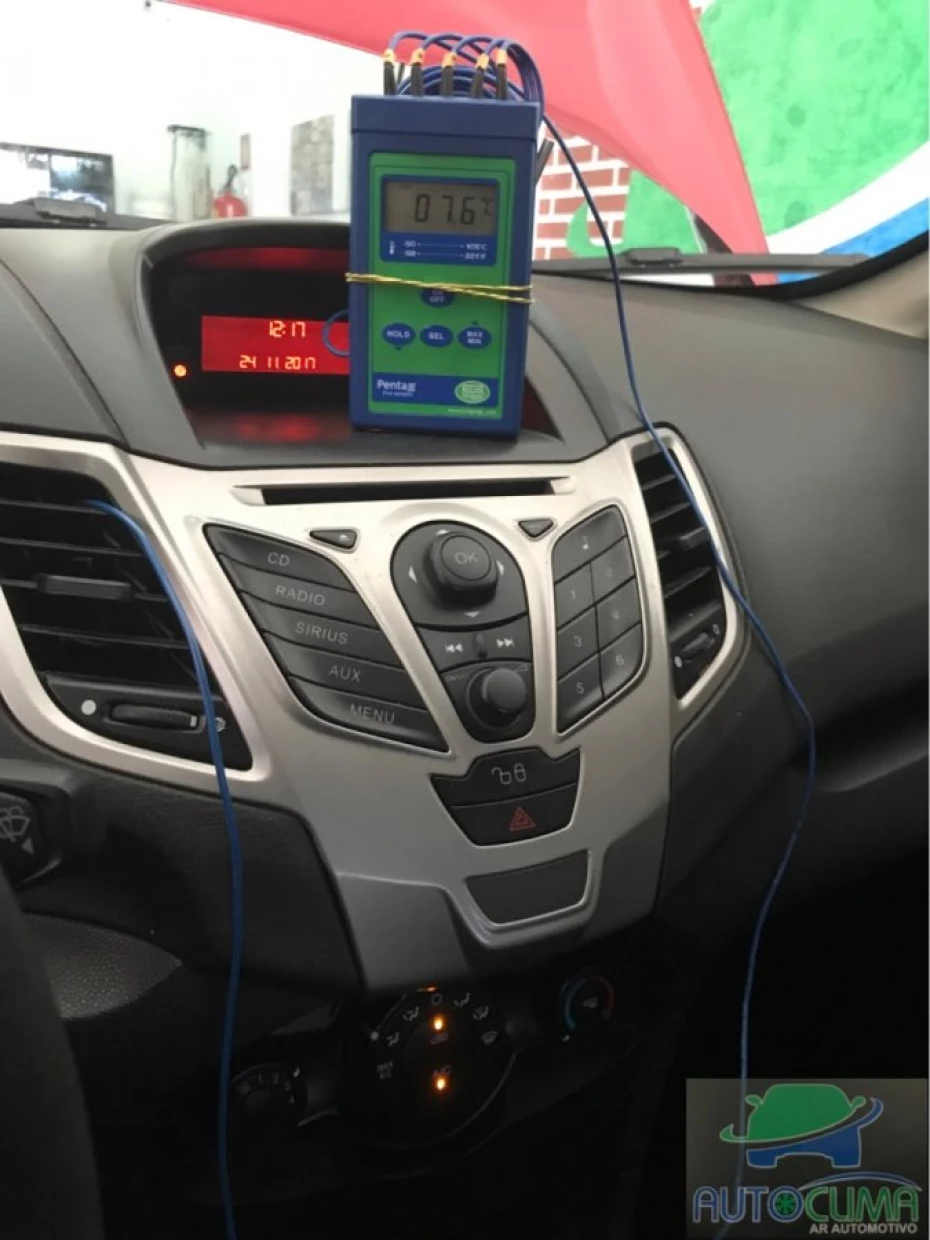 Foto 11: Teste na saída dos difusores — Auto Clima Ar Condicionado Automotivo